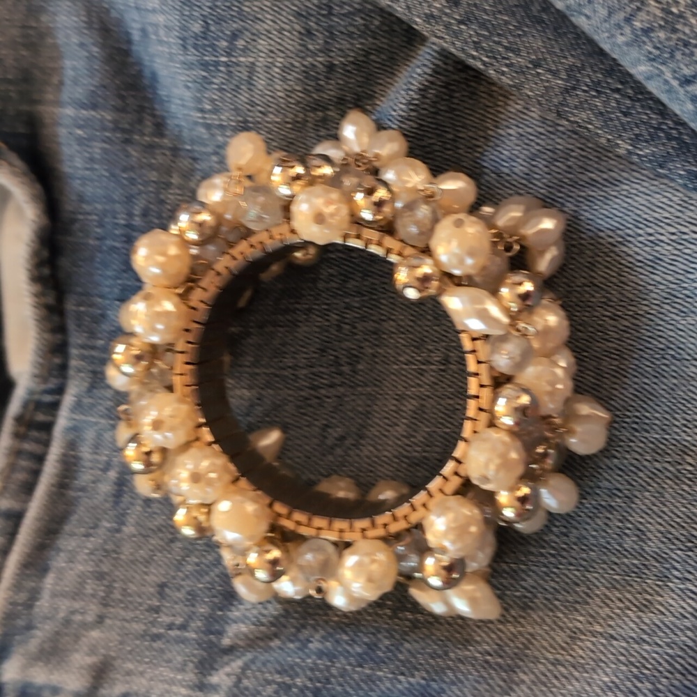 Beaded pearl bracelet